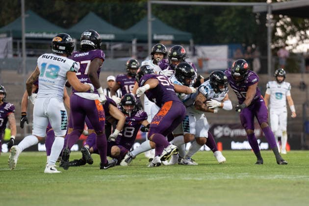 15.08.2026, xhfmx, American Football European Football Alliance EFA , Munich Ravens - Frankfurt Galaxy Frankfurt Verteidigt gegen Munich Ravens Offensive (DFL DFB REGULATIONS PROHIBIT ANY USE OF PHOTOGRAPHS as IMAGE SEQUENCES and or QUASI-VIDEO) Frankfurt *** August 15, 2026, xhfmx, American Football European Football Alliance (EFA), Munich Ravens vs. Frankfurt Galaxy; Frankfurt Defends Against the Munich Ravens Offense; DFL, DFB; REGULATIONS PROHIBIT ANY USE OF PHOTOGRAPHS AS IMAGE SEQUENCES AND OR QUASI-VIDEO; Frankfurt