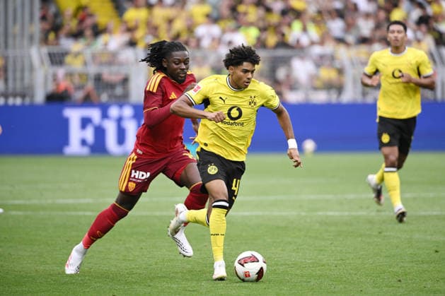 Mathis Albert (Borussia Dortmund), Manu Kone (AS Rom), v.re. 15.08.2026, Fussball, Saison 2026 2027, Saisoneröffnung, Testspiel, Borussia Dortmund - AS Rom 2:2 Dortmund Signal Iduna Park Nordrhein Westfalen Deutschland *** Mathis Albert, Borussia Dortmund; Manu Kone, AS Roma; August 15, 2026; Soccer; 2026–2027 season; Season opener; Friendly match; Borussia Dortmund vs. AS Roma 2–2; Signal Iduna Park, North Rhine-Westphalia, Germany Team2
