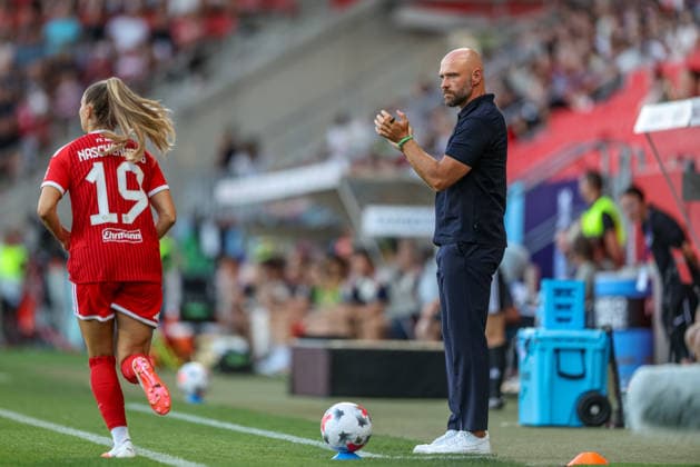 GER, Ingolstadt, Bayern München vs VfL Wolfsburg, DFB, Google Pixel Supercup der Frauen, Fussball, Spielzeit 2026 2027, Audi-Sportpark, Finale im Bild: Stephan Lerch (Trainer Vfl Wolfsburg Frauen) DFB DFL REGULATIONS PROHIBIT ANY USE OF PHOTOGRAPHS AS IMAGE SEQUENCES AND OR QUASI-VIDEO, 15.08.2026 *** GER, Ingolstadt, Bayern Munich vs. VfL Wolfsburg, DFB, Google Pixel Women s Super Cup, Soccer, 2026–2027 Season, Audi Sportpark, Final in Pictures: Stephan Lerch, Coach of VfL Wolfsburg Women’s Team, DFB, DFL. REGULATIONS PROHIBIT ANY USE OF PHOTOGRAPHS AS IMAGE SEQUENCES AND OR QUASI-VIDEO, August 15, 2026 Copyright: HMBxMedia HendrikxHamelau
