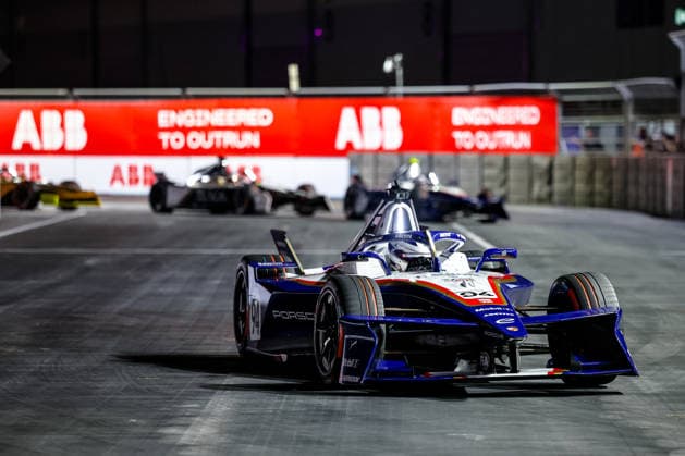 Pascal Wehrlein (Porsche Formula E Team, 94) während waehrend des Rennens, ABB FIA Formula E World Championship, WM, Weltmeisterschaft London e-Prix 2026, Vereinigtes Koenigreich, Saison 12 2025 26, Runde 16, 15.07.2026, ABB FIA Formula E World Championship, London e-Prix 2026, Vereinigtes Koenigreich, Saison 12 2025 26, Runde 16, 15.07.2026 London *** Pascal Wehrlein, Porsche Formula E Team, No. 94 during the race, ABB FIA Formula E World Championship, 2026 London e-Prix, United Kingdom, Season 12 (2025–26), Round 16, July 15, 2026, ABB FIA Formula E World Championship, London e-Prix 2026, United Kingdom, Season 12 (2025–26), Round 16, July 15, 2026, London Copyright: xEibner-Pressefoto LauraxRoemerx EP_LRR