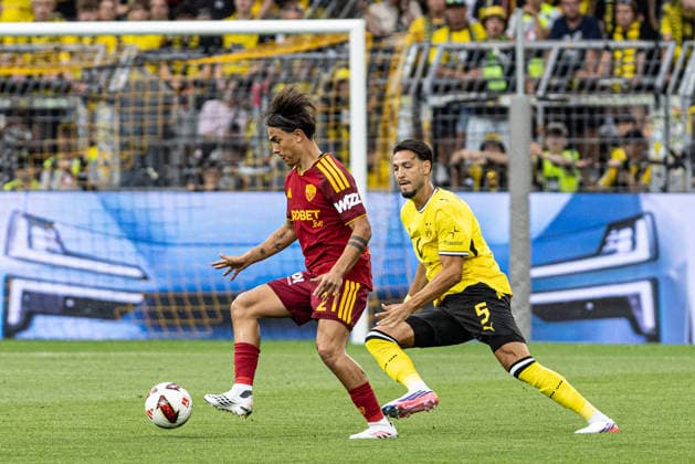 Testspiel, BVB-Saisoneröffnung 2026 27: Borussia Dortmund - AS Roma; 15.08.2026 Paulo Dybala (AS Roma, 21), Ramy Bensebaini (Borussia Dortmund, 5) Testspiel, BVB-Saisoneröffnung 2026 27: Borussia Dortmund - AS Roma; Signal Iduna Park, Dortmund; 15.08.2026 *** Friendly Match, BVB 2026–27 Season Opener: Borussia Dortmund vs. AS Roma, August 15, 2026; Paulo Dybala (AS Roma, 21), Ramy Bensebaini (Borussia Dortmund, 5); Friendly Match, BVB 2026–27 Season Opener: Borussia Dortmund vs. AS Roma, Signal Iduna Park, Dortmund, August 15, 2026 Copyright: xBEAUTIFULxSPORTS Buriakovx