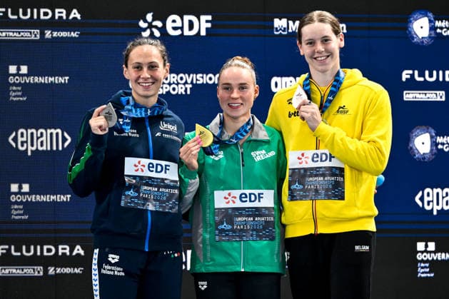 2026 European Aquatics Championships, Olympic Aquatic Center, Paris, France 15 8 2026 Women s 200m Individual Medley Final Ireland™s Ellen Walshe celebrates after winning gold Anita Gastaldi of Italy, silver, and Roos Vanotterdijk of Belgium, bronze Ellen Walshe celebrates after winning gold with Anita Gastaldi and Roos Vanotterdijk 15 8 2026  Copyright: xx 20260815_AMas_MA77912