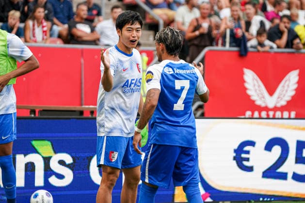 2026-8-15 FC Utrecht v AZ Alkmaar - Dutch Vriendenloterij Eredvisie UTRECHT, NETHERLANDS - AUGUST 15: Weslley Patati of AZ Alkmaar celebrates with teammates after scoring his teams second goal, Rion Ichihara of AZ Alkmaar during the Dutch Vriendenloterij Eredvisie match between FC Utrecht and AZ Alkmaar at Stadion Galgenwaard on August 15, 2026 in Utrecht, Netherlands. Utrecht Stadion Galgenwaard Netherlands Content not available for redistribution in The Netherlands directly or indirectly through any third parties. Copyright: xAndrexWeeningx