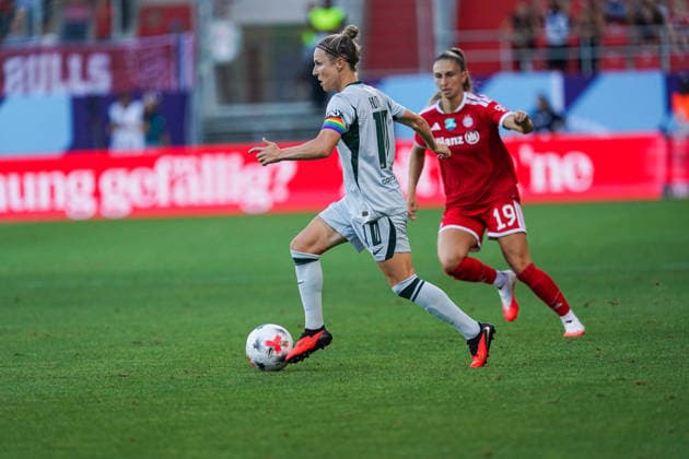 Spielfuehrerin Svenja Huth (VfL Wolfsburg, 10), FC Bayern München vs. VfL Wolfsburg, Fussball, Google Pixel Supercup der Frauen, , Saison 2026 2027, 14.08.2026, FC Bayern München vs. VfL Wolfsburg, Fussball, Google Pixel Supercup der Frauen, , Saison 2026 2027, 14.08.2026 Ingolstadt *** Captain Svenja Huth, VfL Wolfsburg, 10, FC Bayern Munich vs. VfL Wolfsburg, Soccer, Google Pixel Women s Super Cup, , 2026–2027 Season, August 14, 2026, FC Bayern Munich vs. VfL Wolfsburg, Soccer, Google Pixel Women’s Super Cup, , 2026–2027 season, August 14, 2026, Ingolstadt Copyright: xEibner-Pressefoto ChristianxLangx EP_CLG