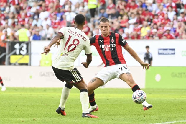 SOCCER - Friendly Match - Manchester United, ManU vs. AC Milan Photo by IPA ABACAPRESS.COM87510793 - Youri Tielemans (Man) and Francesco Camarda (Mil) during the friendly match between Manchester United and AC Milan at the Arena Tarczynski in Wroclaw, Poland, on August 15, 2026 Wroclaw Poland  Copyright: xIPAxSport ABACAx