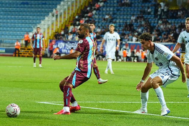 ISTANBUL, TURKEY - AUGUST 15: Matei Cristian Ilie (R) of Kaimpasa and Mohamed Salah (L) of Trabzonspor during the Turkish Super League 2026 27 match between Kasimpasa SK and Trabzonspor at Recep Tayyip Erdogan Stadium on August 15, 2026 in Istanbul, Turkey. Istanbul Kasimpasa Turkey Copyright: xSeskimphotox Kasimpasa-Trabzonspor-1508 (167)