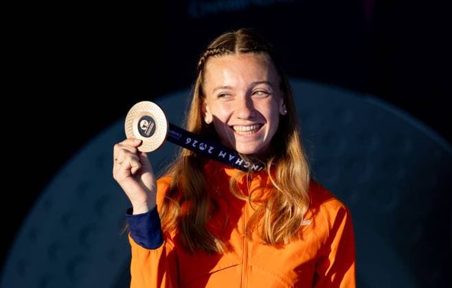 BIRMINGHAM - Femke Broeders-Bol with the bronze medal during the medal ceremony for the 800 meters on the sixth day of the European Athletics Championships. IRIS VAN DEN BROEK ANP xVIxANPxSportx xxANPxIVx 565551079 originalFilename: 565551079.jpg