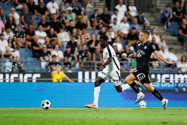 SOCCER - BL, Sturm vs Altach GRAZ,AUSTRIA,15.AUG.26 - SOCCER - ADMIRAL Bundesliga, SK Sturm Graz vs SCR Altach. Image shows Ousmane Diawara (Altach) and Petar Petrovic (Sturm).  GEPAxpictures xJamesxDoak