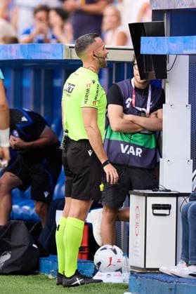 August 15, 2026, Vitoria, Alaba, Spain: Manuel Jesus Orellana checks on the VAR during the LaLiga EA Sports match between Deportivo Alaves and Getafe CF at Mendizorrotza on August 15, 2026, in Vitoria, Spain. Deportivo Alaves V Getafe CF - LaLiga EA Sports  - ZUMAa181 20260815_zaa_a181_015 Copyright: xRicardoxLarreinax