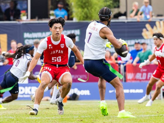 50 KO KAWASAKI ( DB WR ) Team Japan Men run to the QB. 7 Darrell Housh Doucette III (QB ATH) Team USA Men pass the ball. Team Japan Men vs Team USA Men, Flag Football , IFAF, WM, 2026, 13.08-16.08.26, Düsseldorf Flag Football Komplex Düsseldor Germany Copyright: xPFA ChristopherxMettkenx