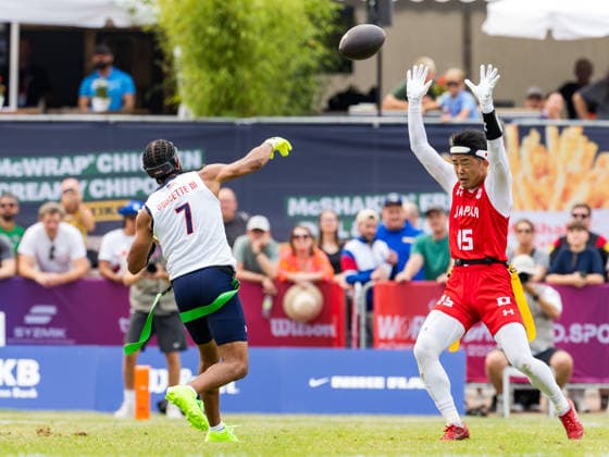 15 RYOHEI UEMATSU ( DB WR ) Team Japan Men to late for block the pass from 7 Darrell Housh Doucette III (QB ATH) Team USA Men Team Japan Men vs Team USA Men, Flag Football , IFAF, WM, 2026, 13.08-16.08.26, Düsseldorf Flag Football Komplex Düsseldor Germany Copyright: xPFA ChristopherxMettkenx