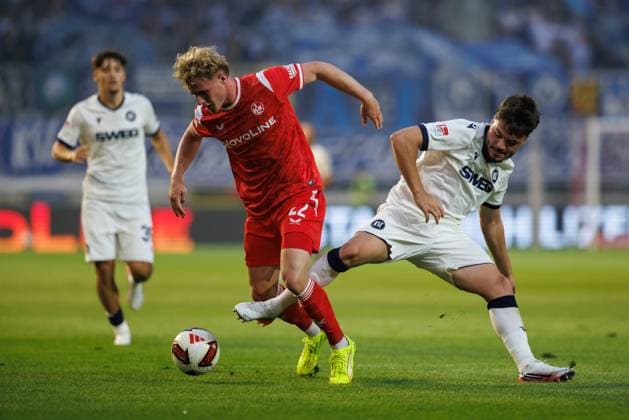 Mika Haas (1.FC Kaiserslautern) im Zweikampf mit Lilian Egloff (Karlsruher SC), Aktion Action 1.FC Kaiserslautern vs Karlsruher SC, Fussball, 2. Bundesliga, 02. Spieltag, Saison 2026 2027, 15.08.2026 1.FC Kaiserslautern vs Karlsruher SC, Fussball, 2. Bundesliga, 02. Spieltag, Saison 2026 2027, 15.08.2026 *** Mika Haas of 1 FC Kaiserslautern in a tackle with Lilian Egloff of Karlsruher SC, Action: 1 FC Kaiserslautern vs. Karlsruher SC, Soccer, 2. Bundesliga, Matchday 2, 2026–2027 Season, August 15, 2026, 1 FC Kaiserslautern vs. Karlsruher SC, Soccer, 2. Bundesliga, Matchday 2, 2026–2027 Season, August 15, 2026 Copyright: xEibnerxPressefotox EP_ANS