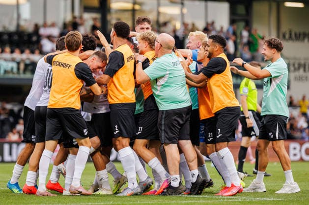 Die Mannschaft von SC Verl jubelt ueber das Tor zum 2:0 durch Andre Leipold (SC Verl, 20) GER, SC Verl vs. MSV Duisburg, Fussball, 3. Liga, 2. Spieltag, Spielzeit 2026 2027, 15.08.2026 DFL Regulations prohibit any use of photographers as image sequences and or quasi-video. GER, SC Verl vs. MSV Duisburg, Fussball, 3. Liga, 2. Spieltag, Spielzeit 2026 2027, 15.08.2026 Verl *** The SC Verl team celebrates Andre Leipold s goal to make it 2–0. SC Verl, 20 GER, SC Verl vs. MSV Duisburg, soccer, 3rd Division, Matchday 2, 2026–2027 season, August 15, 2026 DFL regulations prohibit any use of photographs as image sequences and or quasi-video GER, SC Verl vs. MSV Duisburg, soccer, 3rd Division, Matchday 2, 2026–2027 season, August 15, 2026, Verl Copyright: xEibner-Pressefoto JanxRollingerx EP_JSK