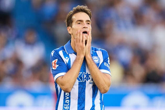 August 15, 2026, Vitoria, Alaba, Spain: Denis Suarez of Deportivo Alaves reacts during the LaLiga EA Sports match between Deportivo Alaves and Getafe CF at Mendizorrotza on August 15, 2026, in Vitoria, Spain. Vitoria Spain - ZUMAa181 20260815_zaa_a181_017 Copyright: xRicardoxLarreinax