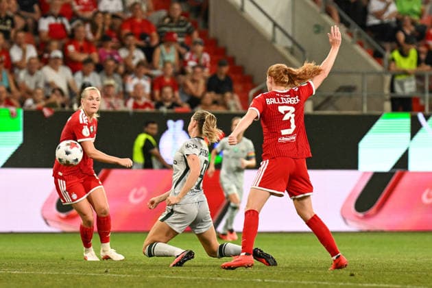 Fußball I Frauen I Saison 2026-2027 I Supercup I FC Bayern München - VfL Wolfsburg I 15.08.2026 Spielszene Magdalena Eriksson (5, FC Bayern München), Lara Prasnikar (9, VfL Wolfsburg) und Stine Ballisager Pedersen (3, FC Bayern München) Ingolstadt Audi Sportpark Bayern Deutschland *** Soccer I Women s I 2026–2027 Season I Super Cup I FC Bayern Munich vs. VfL Wolfsburg I August 15, 2026 Match highlights: Magdalena Eriksson 5, FC Bayern Munich, Lara Prasnikar 9, VfL Wolfsburg, and Stine Ballisager Pedersen 3, FC Bayern Munich, Ingolstadt, Audi Sportpark, Bavaria, Germany Copyright: xLobeca InesxHähnelx