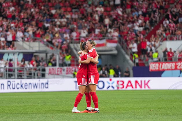 Klara Buehl (FC Bayern Muenchen, 17) jubelt mit Katharina Naschenweng (FC Bayern Muenchen, 19), FC Bayern München vs. VfL Wolfsburg, Fussball, Google Pixel Supercup der Frauen, , Saison 2026 2027, 14.08.2026, FC Bayern München vs. VfL Wolfsburg, Fussball, Google Pixel Supercup der Frauen, , Saison 2026 2027, 14.08.2026 Ingolstadt *** Klara Buehl (FC Bayern Munich, 17) celebrates with Katharina Naschenweng (FC Bayern Munich, 19), FC Bayern Munich vs. VfL Wolfsburg, Soccer, Google Pixel Women s Super Cup, 2026–2027 season, August 14, 2026, FC Bayern Munich vs. VfL Wolfsburg, soccer, Google Pixel Women’s Super Cup, , 2026–2027 season, August 14, 2026, Ingolstadt Copyright: xEibner-Pressefoto ChristianxLangx EP_CLG
