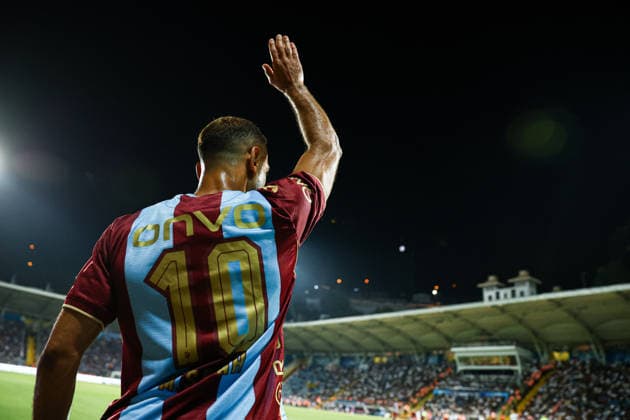 Kasimpasa vs Trabzonspor Trendyol Super League 1st week Mohamed Salah of Trabzonspor takes a corner kick during the match. Kasimpasa and Trabzonspor faced each other at 1st week of Trendyol Super League 2026 27. The match took place in Recep Tayyip Erdogan Stadium on August 15th, 2026. Istanbul Istanbul Turkey Copyright: xBurakxBasturkx