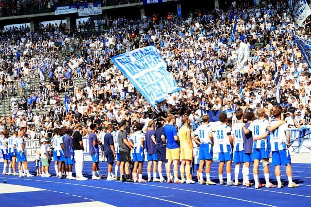 15.08.2026, DEU GER, Fussball , 2.Fussballbundesliga 2026 2027 (im Ligabetrieb zusätzlich: Spieltag, Saison 20xx 20xx), Berliner Olympiastadion, Hertha BSC vs. 1. FC Heidenheim 1846 Hertha-Spielerkreis, Hertha-BSC Fans 2. Liga: DFB DFL regulations prohibit any use of photographs as image sequences and or quasi-video) Berlin Berliner Olympiastadion Berlin Deutschland *** August 15, 2026, Germany, Soccer, 2026–2027 Bundesliga 2, additional matchday during the regular season, 20xx–20xx season, Berlin Olympic Stadium, Hertha BSC vs. 1. FC Heidenheim 1846, Hertha players, Hertha BSC fans, 2nd Division, DFB, DFL regulations prohibit any use of photographs as image sequences and or quasi-video, Berlin, Berlin Olympic Stadium, Berlin, Germany Copyright: xNordphotox xEnglerx