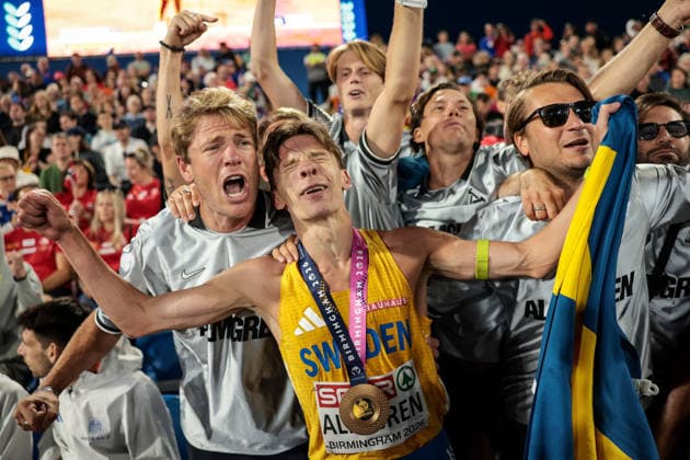 2026 European Athletics Championships, Alexander Stadium, Birmingham, England 15 8 2026 Men™s 10,000m Final Sweden™s Andreas Almgren celebrates with his team he wins gold Andreas Almgren celebrates with his team he wins gold 15 8 2026  Copyright: xx MT2_5716