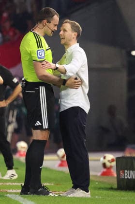 15.08.2026, xrekx, Fussball 2.Bundesliga, 1.FC Kaiserslautern - Karlsruher SC v.l. Schiedsrichter Referee Richard Hempel Maximilian Senft Trainer (Karlsruher SC) (DFL DFB REGULATIONS PROHIBIT ANY USE OF PHOTOGRAPHS as IMAGE SEQUENCES and or QUASI-VIDEO) Kaiserslautern *** August 15, 2026, xrekx, Soccer 2. Bundesliga, 1 FC Kaiserslautern vs. Karlsruher SC – Referee Richard Hempel, Coach Maximilian Senft, Karlsruher SC – DFL and DFB regulations prohibit any use of photographs as image sequences and or quasi-video – Kaiserslautern