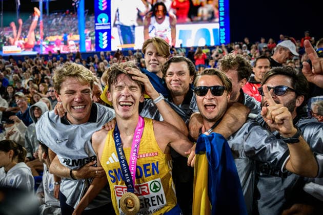 260815 Andreas Almgren of Sweden celebrates winning gold in men s 10 000 meter with friends and family during day 6 of the 2026 European Athletics Championships on August 15, 2026 in Birmingham. Photo: Maxim Thore BILDBYRAN kod MT MT1071 friidrott athletics friidrett friidrotts-em em friidretts-em 2026 european athletics championships day 6 bbeng jubel sweden sverige publik *** August 15, 2026: Andreas Almgren of Sweden celebrates winning gold in the men’s 10,000-meter race with friends and family on Day 6 of the 2026 European Athletics Championships on August 15, 2026 in Birmingham. Photo by Maxim Thore, BILDBYRAN, code MT MT1071. track and field, athletics, friidrett, friidrotts EM, 2026 European Athletics Championships, Day 6, BBENG, celebration, Sweden, audience  Copyright: MAXIMxTHORE BB260815MT038