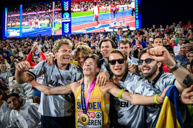 260815 Andreas Almgren of Sweden celebrates winning gold in men s 10 000 meter with friends and family during day 6 of the 2026 European Athletics Championships on August 15, 2026 in Birmingham. Photo: Maxim Thore BILDBYRAN kod MT MT1071 friidrott athletics friidrett friidrotts-em em friidretts-em 2026 european athletics championships day 6 bbeng jubel sweden sverige publik *** August 15, 2026: Andreas Almgren of Sweden celebrates winning gold in the men’s 10,000-meter race with friends and family on Day 6 of the 2026 European Athletics Championships on August 15, 2026 in Birmingham. Photo by Maxim Thore, BILDBYRAN, code MT MT1071. track and field, athletics, friidrett, friidrotts EM, 2026 European Athletics Championships, Day 6, BBENG, celebration, Sweden, audience  Copyright: MAXIMxTHORE BB260815MT039