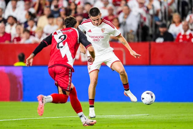 August 15, 2026, Sevilla, Sevilla, Spain: Andrei Ratiu of Rayo Vallecano and Joaquin Martinez Gaunas Oso of Sevilla FC in action during the Spanish league, LaLiga EA Sports, football match played between Sevilla FC and Rayo Vallecano at Ramon Sanchez-Pizjuan stadium on August 15, 2026, in Sevilla, Spain. Sevilla FC V Rayo Vallecano - LaLiga EA Sports  - ZUMAa181 20260815_zaa_a181_067 Copyright: xJoaquinxCorcherox