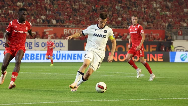 15.08.2026, xrekx, Fussball 2.Bundesliga, 1.FC Kaiserslautern - Karlsruher SC v.l. Marvin Wanitzek (Karlsruher SC) (DFL DFB REGULATIONS PROHIBIT ANY USE OF PHOTOGRAPHS as IMAGE SEQUENCES and or QUASI-VIDEO) Kaiserslautern *** August 15, 2026, xrekx, Soccer 2. Bundesliga, 1 FC Kaiserslautern vs. Karlsruher SC, Marvin Wanitzek (Karlsruher SC), DFL, DFB. REGULATIONS PROHIBIT ANY USE OF PHOTOGRAPHS AS IMAGE SEQUENCES AND OR QUASI-VIDEO. Kaiserslautern