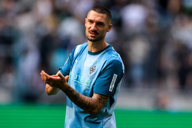 MOENCHENGLADBACH, GERMANY - AUGUST 15: Tim Kleindienst of Borussia Monchengladbach applauds after the pre-season friendly match between Borussia Monchengladbach and Aston Villa at the ista-Borussia-Park on August 15, 2026 in Moenchengladbach, Germany.  Copyright: xRenexNijhuis MBxMediax