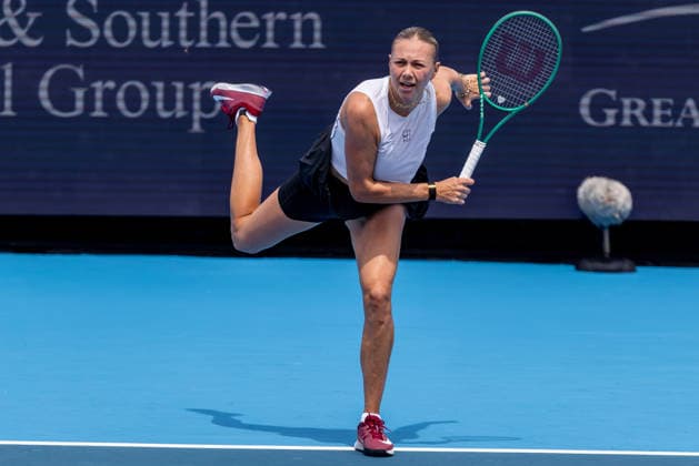 August 15, 2026, Mason, Ohio, U.S: Amanda Anisimova (USA) serves during SaturdayÃ¢â‚¬â ¢s second round of the Cincinnati Open at the Lindner Family Tennis Center , Mason, Oh. Mason U.S - ZUMAs304 20260815_zaf_s304_020 Copyright: xScottxStuartx
