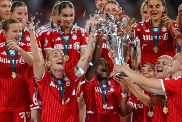 GER, Ingolstadt, Bayern München vs VfL Wolfsburg, DFB, Google Pixel Supercup der Frauen, Fussball, Spielzeit 2026 2027, Audi-Sportpark, Finale im Bild: FC Bayern München Frauen gewinnen den Supercup der Frauen, gewinnen das Finale nach 3:0 Toren gegen Wolfsburg, Jubel, Freude und Emotionen mit dem Pokal, Glodis Perla Viggosdottir (FC Bayern München Frauen 4) DFB DFL REGULATIONS PROHIBIT ANY USE OF PHOTOGRAPHS AS IMAGE SEQUENCES AND OR QUASI-VIDEO, 15.08.2026 *** GER, Ingolstadt, Bayern Munich vs. VfL Wolfsburg, DFB, Google Pixel Women s Super Cup, soccer, 2026–2027 season, Audi Sportpark, Final in Pictures: FC Bayern Munich Women win the Women’s Super Cup, win the final 3–0 against Wolfsburg, celebration, joy, and emotion with the trophy, Glodis Perla Viggosdottir, FC Bayern Munich Women 4. DFB and DFL regulations prohibit any use of photographs as image sequences and or quasi-video. August 15, 2026 Copyright: HMBxMedia HendrikxHamelau