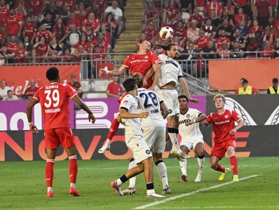 Fussball - 2. Bundesliga - Saison 2026 27 1. FC Kaiserslautern 15.08.2026 Fritz-Walter-Stadion 1. FC Kaiserslautern (fck) - Karlsruher SC (ksc) 0:0 Erencan YARDIMCI (1. FC Kaiserslautern), li, beim Kopfball, re:Rafael PINTO PEDROSA (Karlsruher SC) 1. FC Kaiserslautern *** Soccer, 2. Bundesliga, 2026–27 Season, August 15, 2026, Fritz Walter Stadium: 1. FC Kaiserslautern vs. Karlsruher SC, 0–0. Referee: Erencan YARDIMCI (1. FC Kaiserslautern), li, heading the ball, re Rafael PINTO PEDROSA Karlsruher SC 1 FC Kaiserslautern