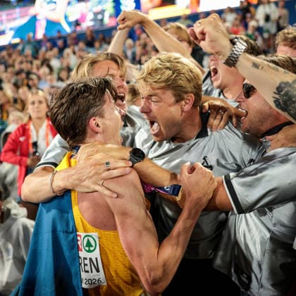 2026 European Athletics Championships, Alexander Stadium, Birmingham, England 15 8 2026 Men™s 10,000m Final Sweden™s Andreas Almgren celebrates with his team after winning gold Andreas Almgren celebrates with his team after winning gold 15 8 2026  Copyright: xx MT2_5838