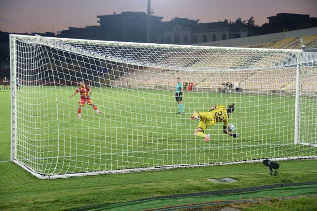 IPA87516740 - Alessandro PLIZZARI saves a decisive penalty kick taken by Mehdi DORVAL during the US Catanzaro vs. FC Sudtirol Coppa Italia match in Catanzaro, Italy, on August 15, 2026  Copyright: xAntonioxMoniaci IPAxSportx xx 87516740