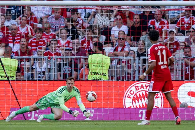 Manuel Neuer (Torwart, FC Bayern Muenchen, 01) bei der Abwehr eines Balles GER, FC Bayern Muenchen vs. RB Leipzig, Fussball, Telekom-Cup, Testspiel, Spielzeit 2026 2027, 15.08.2026 (DFL DFB REGULATIONS PROHIBIT ANY USE OF PHOTOGRAPHS as IMAGE SEQUENCES and or QUASI-VIDEO). Foto: HMB Media Heike Feiner *** Manuel Neuer, goalkeeper, FC Bayern Munich, 01, saving a shot, GER, FC Bayern Munich vs. RB Leipzig, soccer, Telekom Cup, friendly match, 2026–2027 season, August 15, 2026 DFL DFB regulations prohibit any use of photographs as image sequences and or quasi-video. Photo: HMB Media, Heike Feiner Copyright: HMBxMedia HeikexFeiner