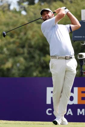 MEMPHIS, TN - AUGUST 15: Scottie Scheffler of the United States hits his tee shot on No. 9 during the third round of the FedEx St. Jude Championship, August 15, 2026, at TPC Southwind in Memphis, Tennessee. (Photo by Matthew Maxey Icon Sportswire) GOLF: AUG 15 PGA, Golf Herren FedEx St. Jude Championship EDITORIAL USE ONLY Icon260815061
