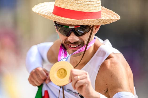 260815 Massimo Stano of Italy celebrates first place with his gold medal after competing in men s marathon race walk during day 6 of the 2026 European Athletics Championships on August 15, 2026 in Birmingham. Photo: Maxim Thore BILDBYRAN kod MT MT1071 friidrott athletics friidrett friidrotts-em em friidretts-em 2026 european athletics championships day 6 bbeng kappgang race walk gang guld gold *** August 15, 2026: Massimo Stano of Italy celebrates his first-place finish with his gold medal after competing in the men’s marathon race walk on Day 6 of the 2026 European Athletics Championships on August 15, 2026 in Birmingham. Photo by Maxim Thore. BILDBYRAN code MT MT1071 athletics friidrett European Athletics Championships 2026 day 6 race walk gold  Copyright: MAXIMxTHORE BB260815MT071