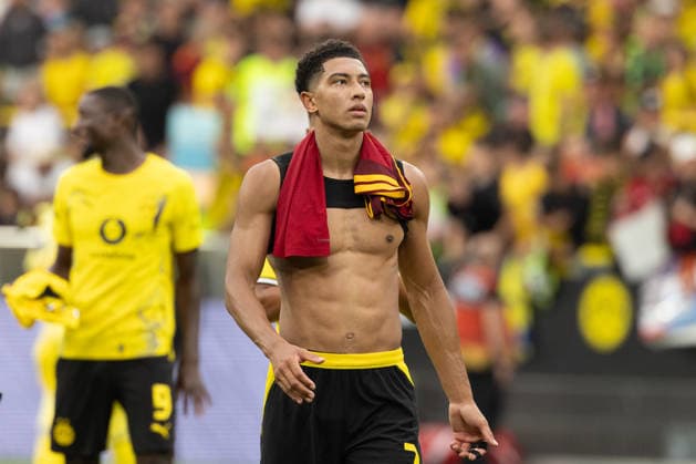 Dortmund, Germany, 15.08.26, Jobe Bellingham (Borussia Dortmund) guckt waehrend des Testspiels zwischen Borussia Dortmund - AS Rom im Signal Iduna Park in Dortmund. (Photo by Joachim Bywaletz) DFB DFL REGULATIONS PROHIBIT ANY USE OF PHOTOGRAPHS AS IMAGE SEQUENCES AND OR QUASI-VIDEO. *** Dortmund, Germany, August 15, 2026, Jobe Bellingham of Borussia Dortmund watches during the friendly match between Borussia Dortmund and AS Roma at Signal Iduna Park in Dortmund. Photo by Joachim Bywaletz. DFB and DFL regulations prohibit any use of photographs as image sequences and or quasi-video. Copyright: JoachimxBywaletz xJB-Sportfoto