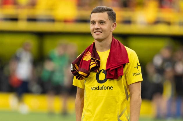 Dortmund, Germany, 15.08.26, Konstantinos Karetsas (Borussia Dortmund) guckt waehrend des Testspiels zwischen Borussia Dortmund - AS Rom im Signal Iduna Park in Dortmund. (Photo by Joachim Bywaletz) DFB DFL REGULATIONS PROHIBIT ANY USE OF PHOTOGRAPHS AS IMAGE SEQUENCES AND OR QUASI-VIDEO. *** Dortmund, Germany, August 15, 2026, Konstantinos Karetsas of Borussia Dortmund watches during the friendly match between Borussia Dortmund and AS Roma at Signal Iduna Park in Dortmund. Photo by Joachim Bywaletz. DFB and DFL regulations prohibit any use of photographs as image sequences and or quasi-video. Copyright: JoachimxBywaletz xJB-Sportfoto