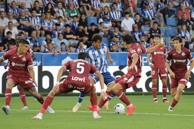 ESP: LaLiga EA Sports Deportivo Alaves v Getafe CF during LaLiga EA Sports between Deportivo Alaves v Getafe CF played at Mendizorroza Stadium in Oviedo on August 15, 2026 in Spain Spain Futbol *** ESP LaLiga EA Sports: Deportivo Alavés vs. Getafe CF during the LaLiga EA Sports match between Deportivo Alavés and Getafe CF, played at Mendizorroza Stadium in Oviedo on August 15, 2026, in Spain. Spanish Soccer Copyright: xNaiaxCuestax xAgenciaxLOFx