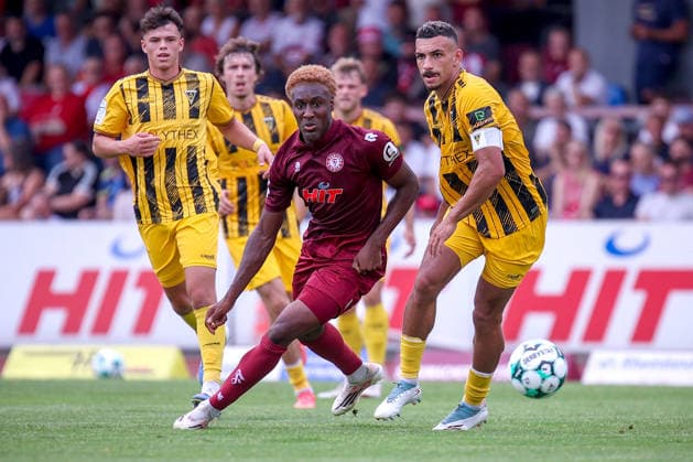 15.08.2026, xsefx, Fußball, SC Fortuna Köln - TSV Alemannia Aachen, 3.Liga, Südstation, 2. Spieltag, Saison 2026 2027: Romeo Aigbekaen (Fortuna Koeln 30) im Zweikampf mit Mika Hanraths (Alemannia Aachen 15) DFB regulations prohibit any use of photographs as image sequences and or quasi-video. Nordrhein-Westfalen Deutschland *** August 15, 2026, xsefx, Soccer, SC Fortuna Köln vs. TSV Alemannia Aachen, 3rd Division, Südstation, Matchday 2, 2026–2027 Season: Romeo Aigbekaen (Fortuna Cologne, No. 30) in a tackle with Mika Hanrath (Alemannia Aachen, No. 15). DFB regulations prohibit any use of photographs as image sequences and or quasi-video. North Rhine-Westphalia, Germany