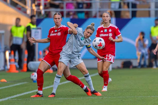 Ingolstadt, Deutschland 15. August 2026: Supercup der Frauen - 2026 2027 - Finale - FC Bayern München gegen VfL Wolfsburg Im Bild: v. li. im Zweikampf Klara Bühl Buehl (FCB) und Weronika Arasniewicz (VfL) DFB DFL regulations prohibit any use of photographs as image sequences and or quasi-video Audi Sportpark Bayern *** Ingolstadt, Germany, August 15, 2026, 2026 Women’s Super Cup, 2027 Final: FC Bayern Munich vs. VfL Wolfsburg. Pictured from left in a tackle: Klara Bühl (FCB) and Weronika Arasniewicz (VfL). DFB and DFL regulations prohibit any use of photographs as image sequences and or quasi-video. Audi Sportpark Bayern Copyright: xFotostandx xSchäferx