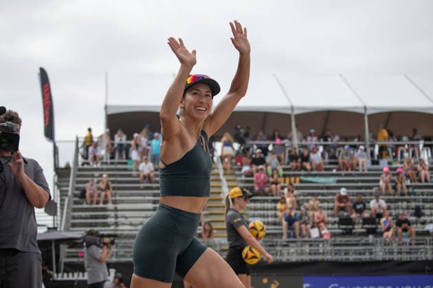 August 15, 2026, Manhattan Beach, California, USA: MELISSA HUMANA-PAREDES acknowledges the crowd as she walks on to the court during her second match on day two af the Manhattan Beach Open. Manhattan Beach USA - ZUMAl183 20260815_znp_l183_023 Copyright: xJasenxLaksx