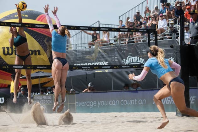 August 15, 2026, Manhattan Beach, California, USA: CHLOE LOREEN (center) leaps for the block attempt during her second match on day two at the Manhattan Beach Open. Manhattan Beach USA - ZUMAl183 20260815_znp_l183_006 Copyright: xJasenxLaksx