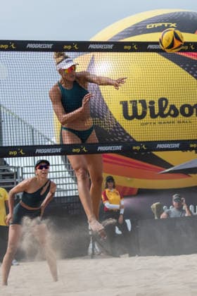 August 15, 2026, Manhattan Beach, California, USA: BRANDIE WILKERSON spikes a ball during her second match on day two at the Manhattan Beach Open. Manhattan Beach USA - ZUMAl183 20260815_znp_l183_011 Copyright: xJasenxLaksx
