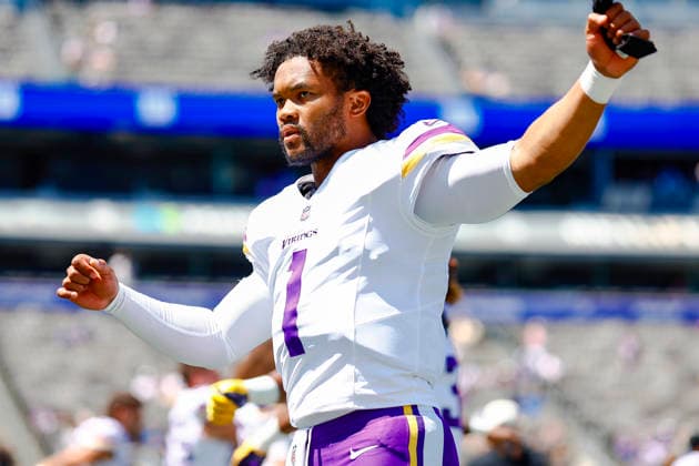 August 15, 2026: Before the game, Minnesota Vikings quarterback Kyler Murray (1) warms up in a NFL, American Football Herren, USA preseason game at MetLife Stadium in East Rutherford, NJ. The Minnesota Vikings defeat the New York Giants 13-10. Cal Media East Rutherford USA - ZUMAc04_ 20260815_faf_c04_016 Copyright: xShaquanxWoodyx