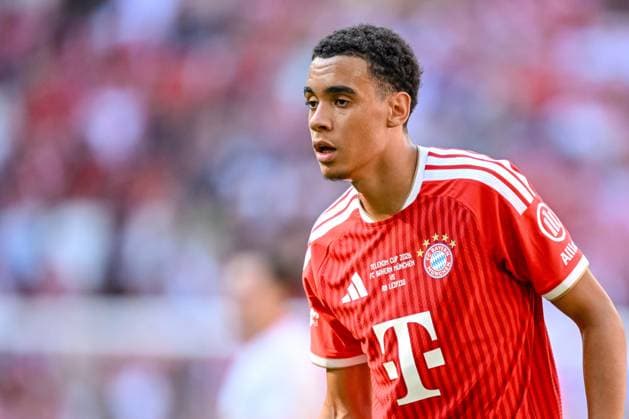 Jamal Musiala (FC Bayern Muenchen) Looks on during the Telekom Cup match between FC Bayern Muenchen and RB Leipzig at Allianz Arena on August 15, 2026 in Munich, Germany. (Photo by Harry Langer DeFodi Images) - *** Jamal Musiala of FC Bayern Munich watches the action during the Telekom Cup match between FC Bayern Munich and RB Leipzig at the Allianz Arena on August 15, 2026, in Munich, Germany. Photo by Harry Langer, DeFodi Images