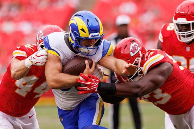 KANSAS CITY, MO - AUGUST 15: Los Angeles Rams running back Dean Connors (33) runs the ball during the second half against the Kansas City Chiefs on August 15th at Arrowhead Stadium in Kansas City, Missouri. (Photo by William Purnell Icon Sportswire) NFL, American Football Herren, USA AUG 15 Rams at Chiefs EDITORIAL USE ONLY Icon2026081502232