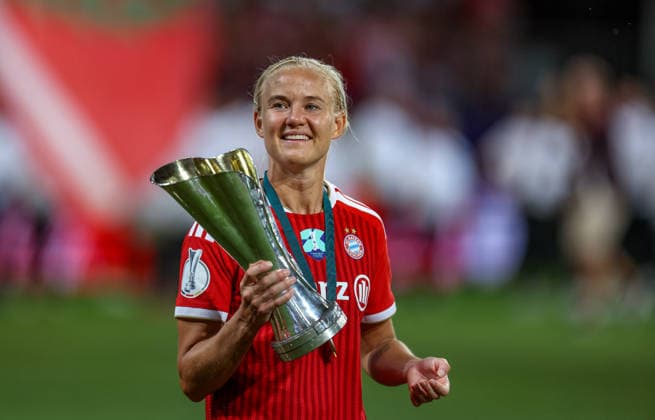 GER, Ingolstadt, Bayern München vs VfL Wolfsburg, DFB, Google Pixel Supercup der Frauen, Fussball, Spielzeit 2026 2027, Audi-Sportpark, Finale im Bild: FC Bayern München gewinnen den Supercup, Freude und Emotionen nach dem Sieg mit dem Pokal, 3:0 nach Toren, Pernille Harder (FC Bayern München Frauen 21) DFB DFL REGULATIONS PROHIBIT ANY USE OF PHOTOGRAPHS AS IMAGE SEQUENCES AND OR QUASI-VIDEO, 15.08.2026 *** GER, Ingolstadt, Bayern Munich vs. VfL Wolfsburg, DFB, Google Pixel Women s Super Cup, soccer, 2026–2027 season, Audi Sportpark, Final in Pictures: FC Bayern Munich Wins the Super Cup, Joy and Emotion After the Victory with the Trophy, 3–0 on Goals, Pernille Harder, FC Bayern Munich Women’s U-21, DFB, DFL regulations prohibit any use of photographs as image sequences and or quasi-video, August 15, 2026 Copyright: HMBxMedia HendrikxHamelau