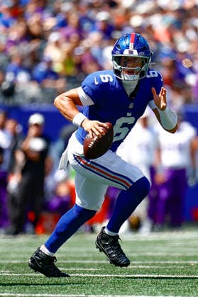 August 15, 2026: During the game, New York Giants quarterback Jaxson Dart (6) scrambles out of the pocket in a NFL, American Football Herren, USA preseason game at MetLife Stadium in East Rutherford, NJ. The Minnesota Vikings defeat the New York Giants 13-10. Cal Media East Rutherford USA - ZUMAc04_ 20260815_faf_c04_045 Copyright: xShaquanxWoodyx